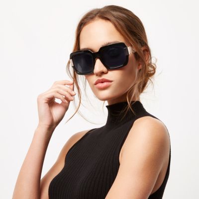 Black chunky square sunglasses